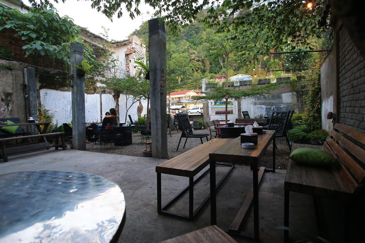 Bat & Arrow Hotel Padang  Exterior photo